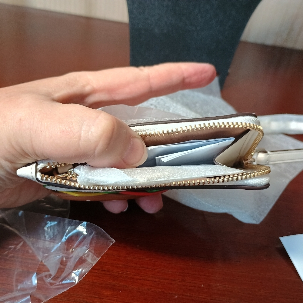 Kate Spade Snack Bar Burger Cardholder - Picture 3 of 4